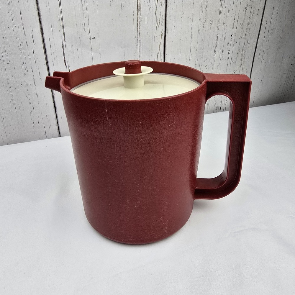 VTG‎ Tupperware 1.5 Quart Pitcher #1575-4 Push Button Seal Harvest Red Burgundy